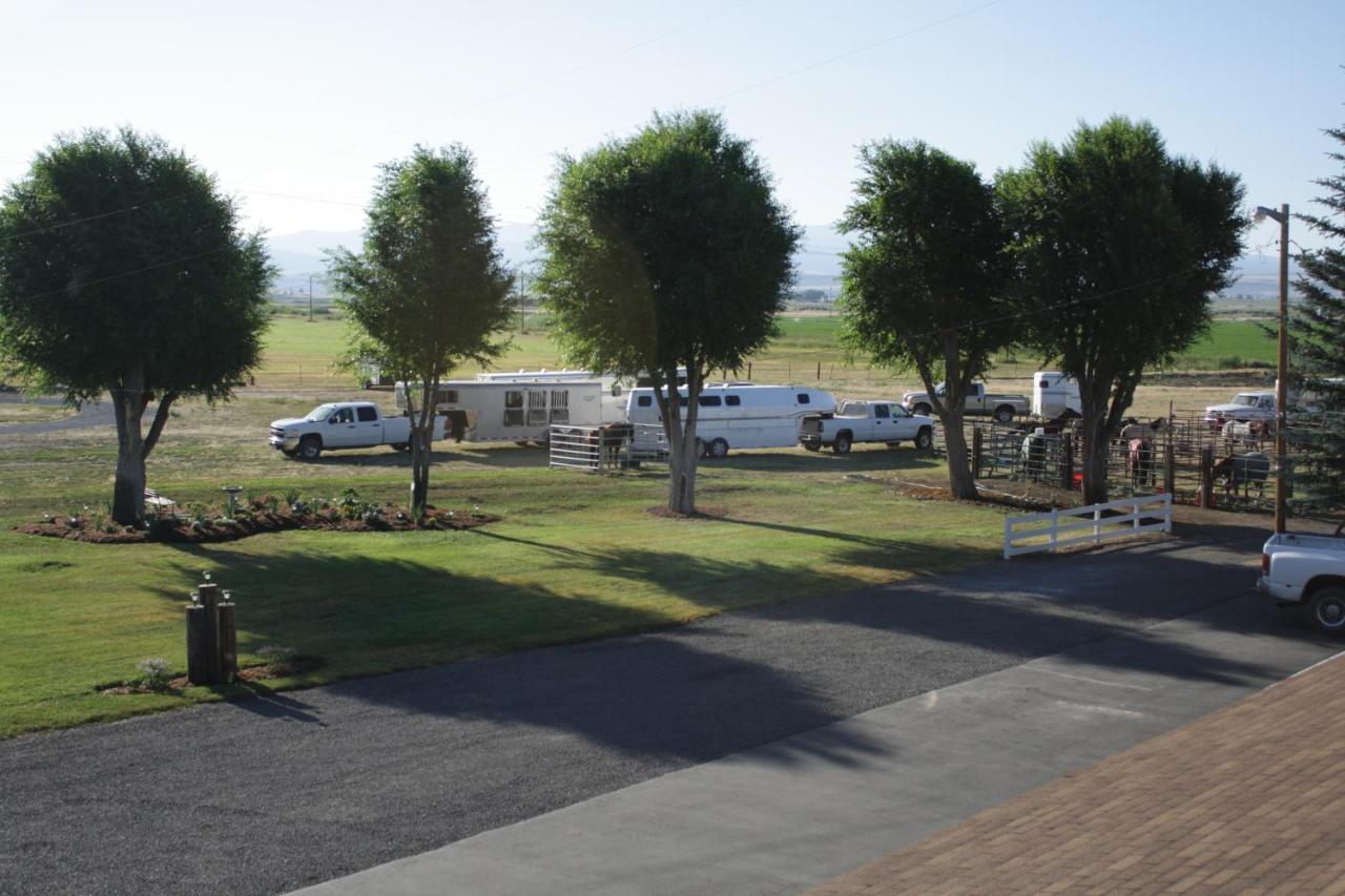 Rim Rock Motel Алтурас Екстериор снимка