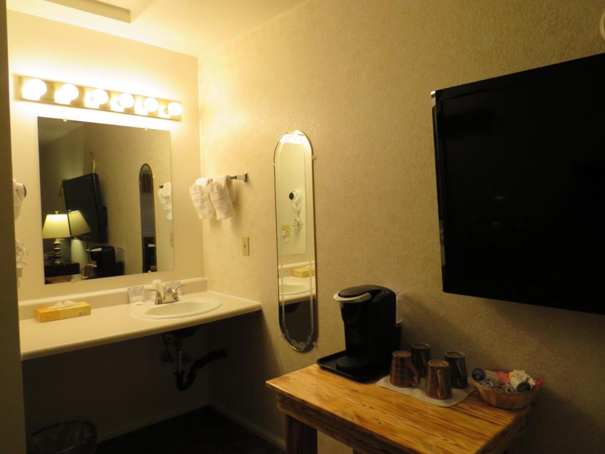 Rim Rock Motel Алтурас Екстериор снимка