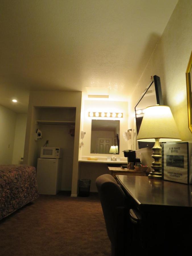 Rim Rock Motel Алтурас Екстериор снимка