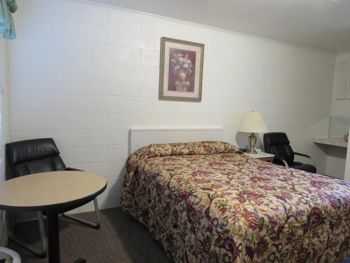 Rim Rock Motel Алтурас Екстериор снимка