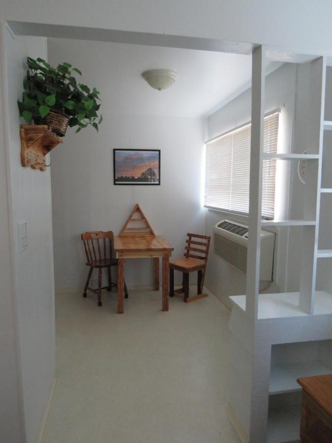 Rim Rock Motel Алтурас Екстериор снимка