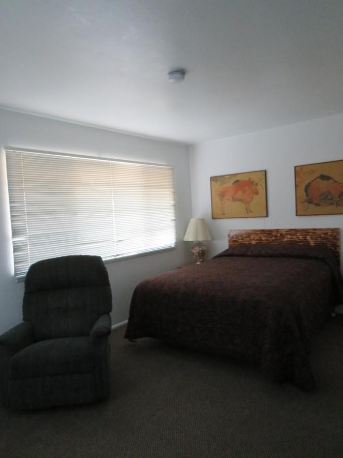 Rim Rock Motel Алтурас Екстериор снимка